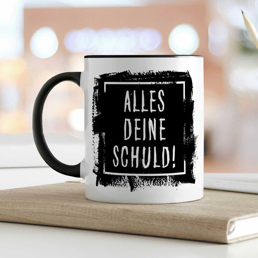 Bedruckte Tasse mit Spruch Alles Deine Schuld!