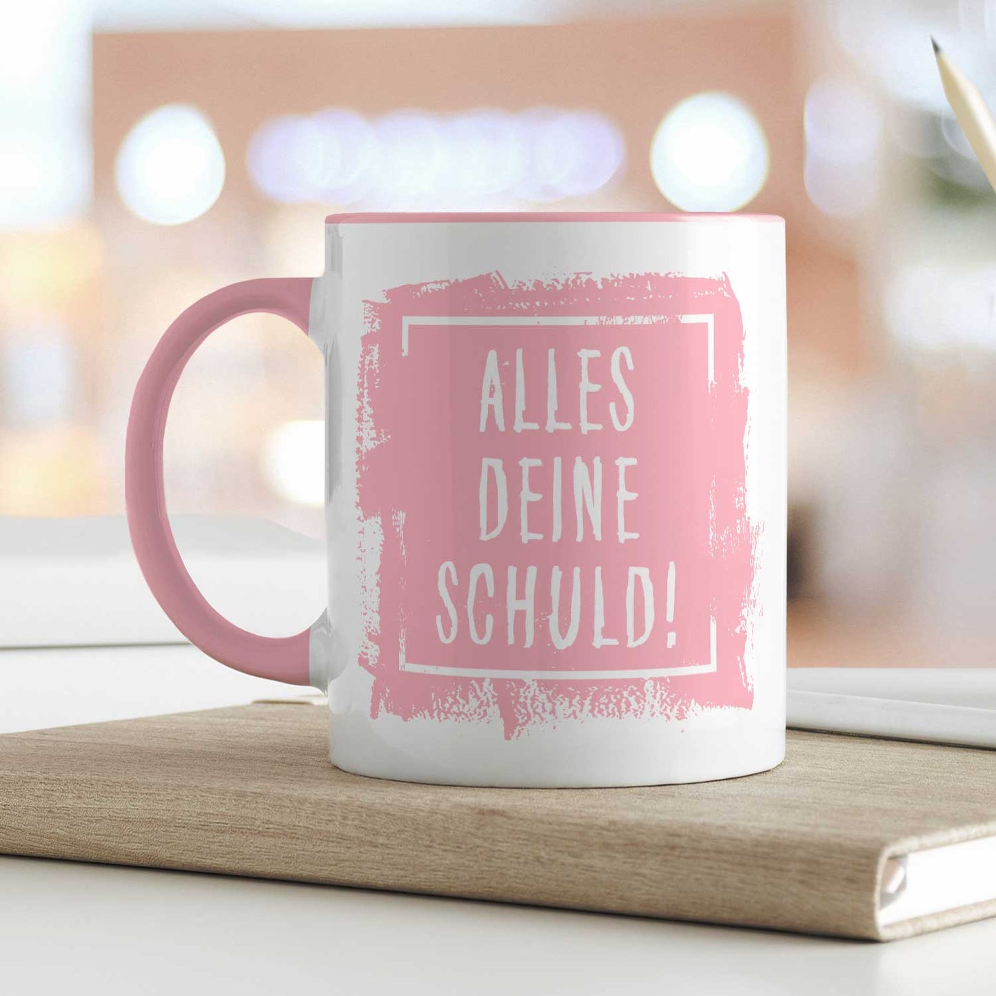 Bedruckte Tasse mit Spruch Alles Deine Schuld!