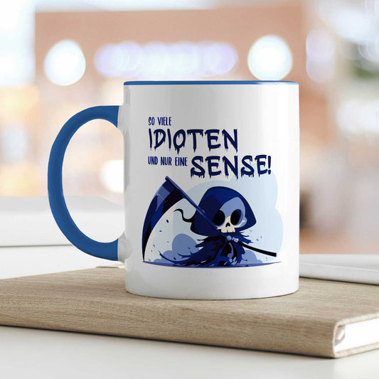 Bedruckte Tasse mit Spruch in blau - So viele Idioten und nur eine Sense