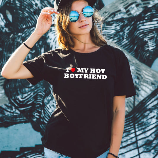 Bedrucktes T-Shirt für Damen - I love my hot Boyfriend
