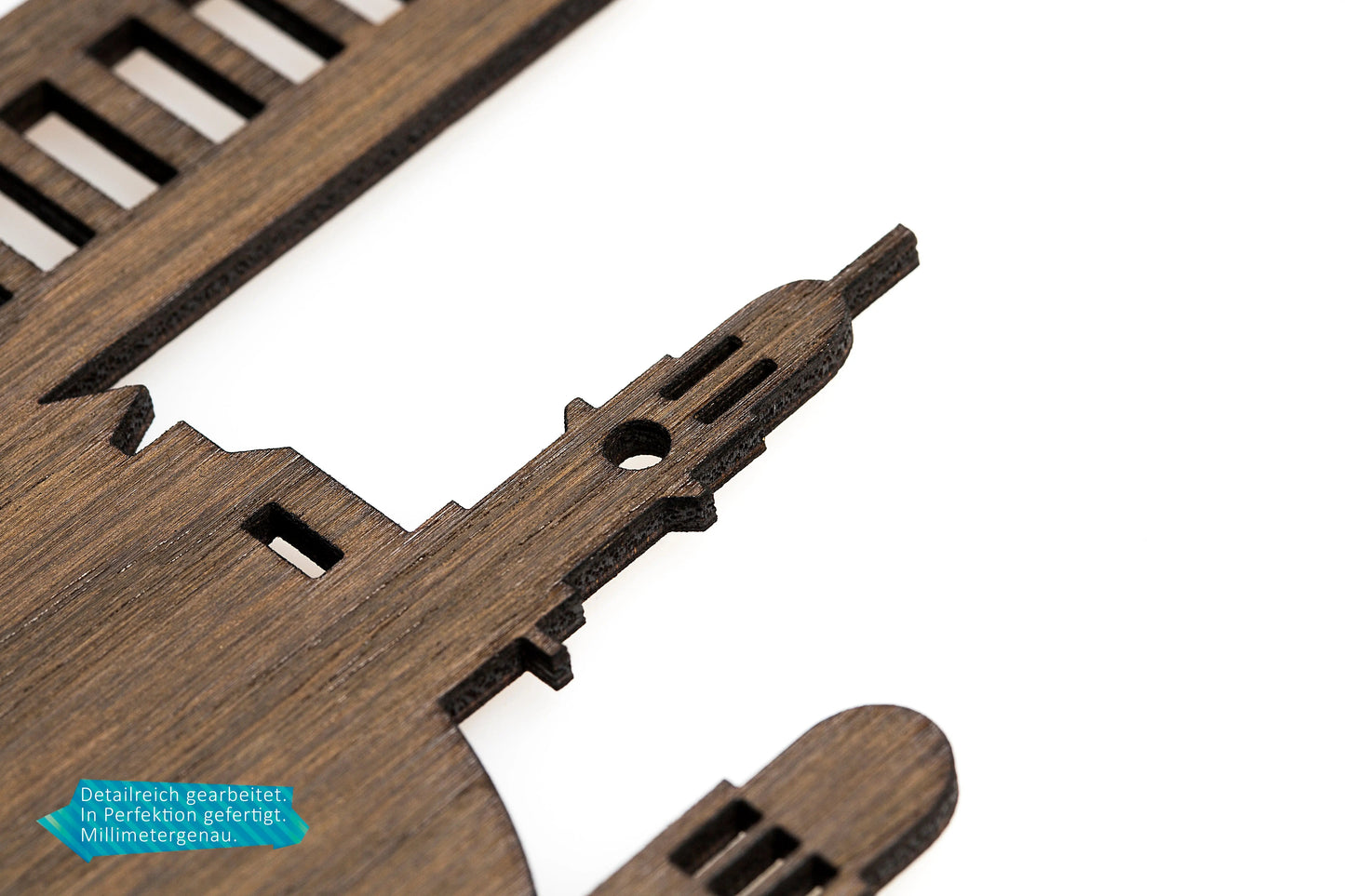 Wanduhr aus Holz Skyline Trier
