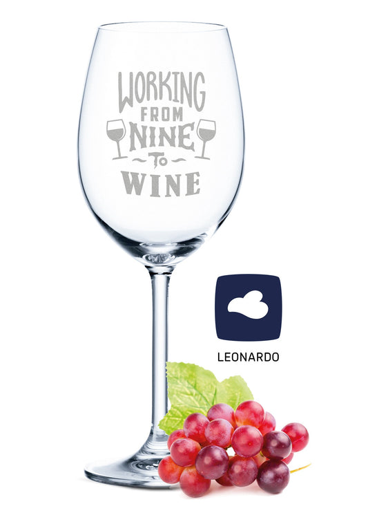 Leonardo Weinglas mit Gravur "Working from Nine to Wine"